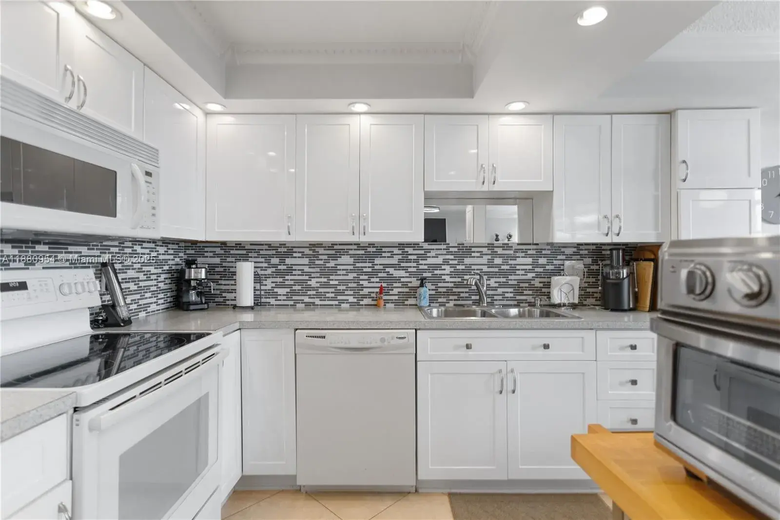 1 bedroom 1 bath Residential for sale at 1811 Jefferson St # 805, Hollywood FL 33020