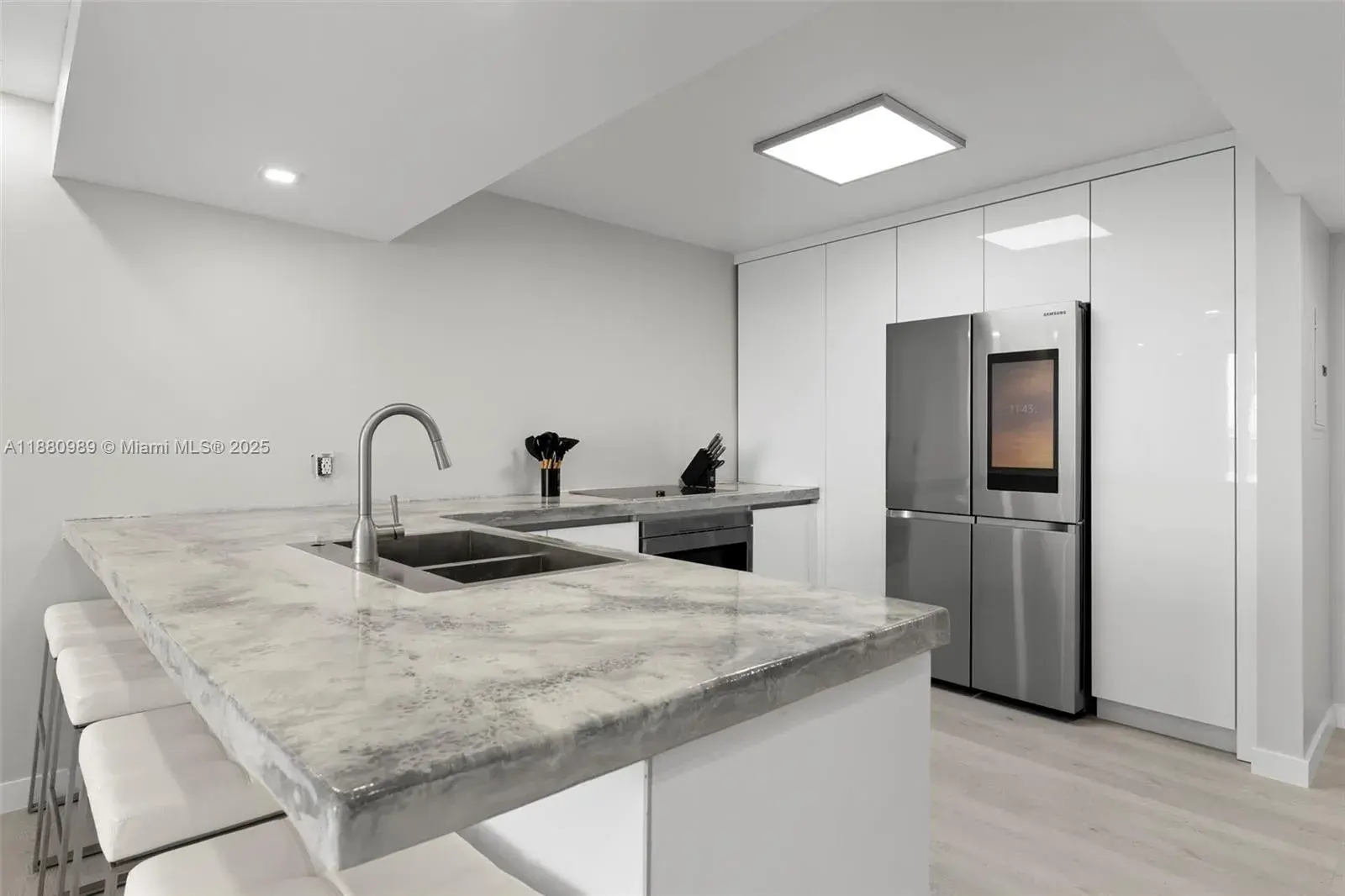 400 N Surf Rd # 903, Hollywood FL 33019