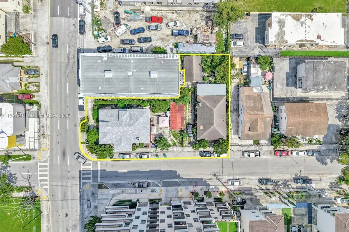 676 & 119 SW 1st St, Miami FL 33130