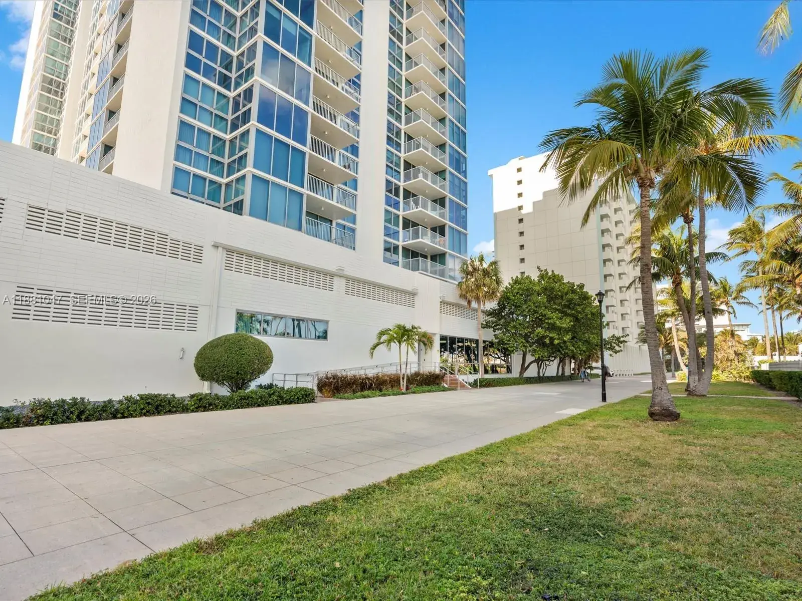 2 bedroom 2 bath for sale at 2655 Collins Ave # 510, Miami Beach FL 33140