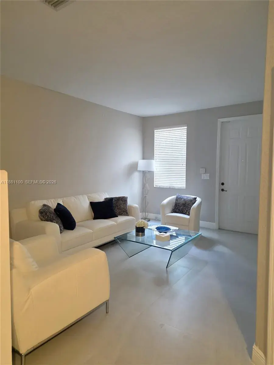 8069 NW 108th Pl, Doral FL 33178