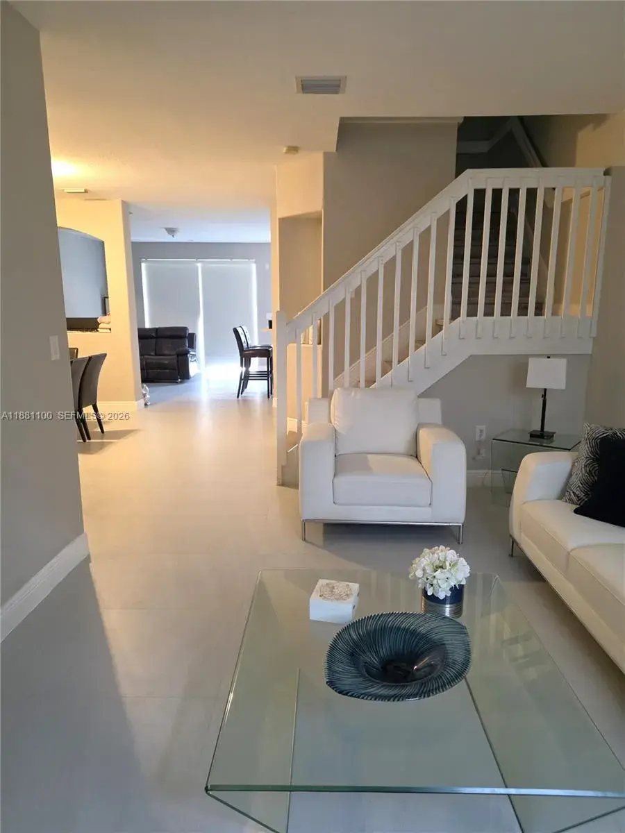 8069 NW 108th Pl, Doral FL 33178