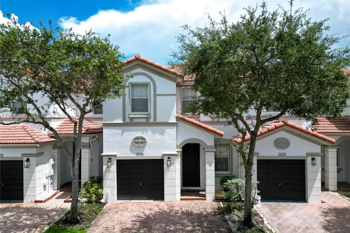 8069 NW 108th Pl, Doral FL 33178