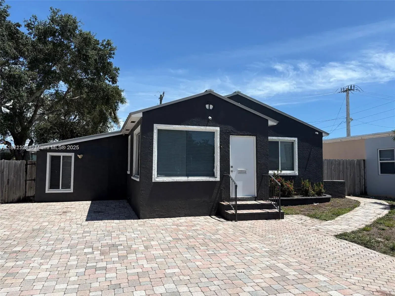 4 bedroom 1 bath Residential Lease for rent at 215 SW 17th St, Fort Lauderdale FL 33315