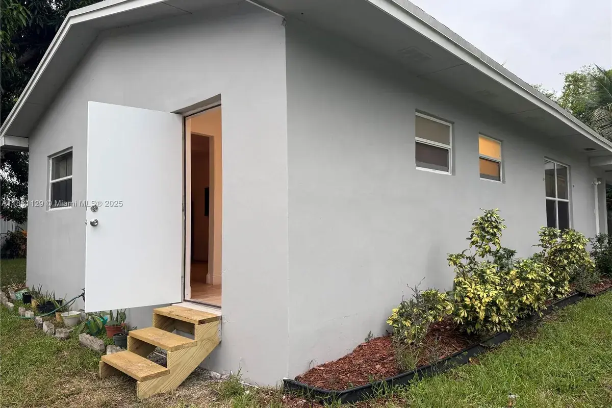 2452 Madison St # B, Hollywood FL 33020