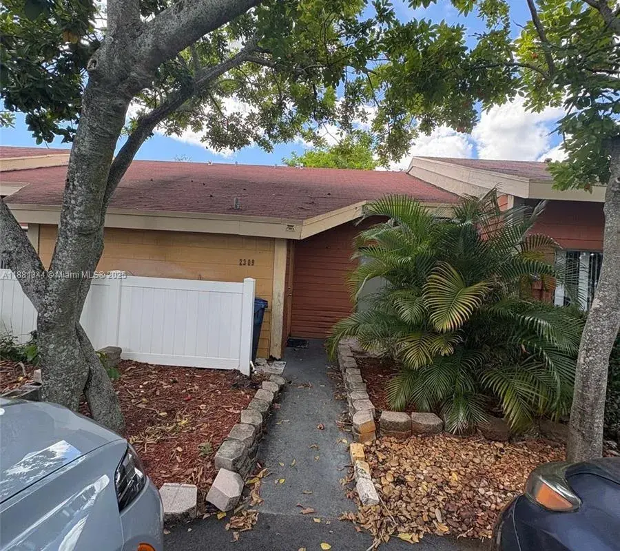 2309 NW 55th Ave, Lauderhill FL 33313