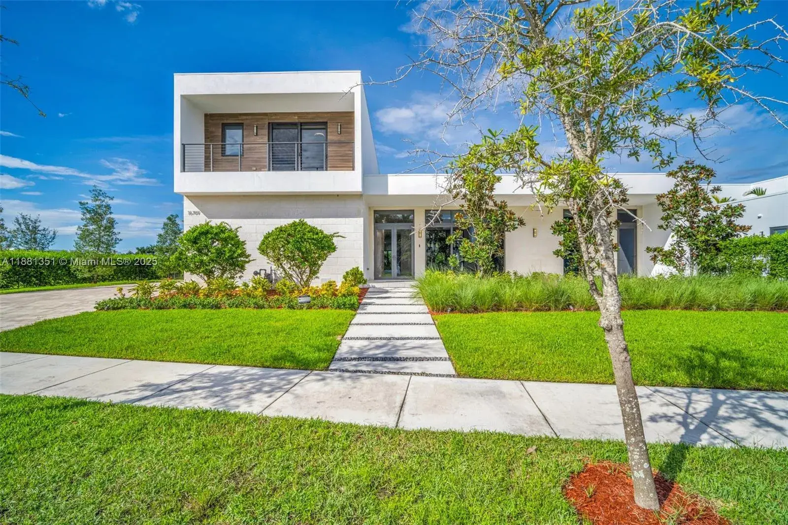5 bedroom 6 bath Residential for sale at 16709 Botaniko Drive North, Weston FL 33326