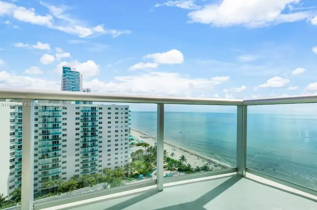 1 bedroom 1 bath Residential for sale at 3901 S Ocean Dr, Hollywood FL 33019