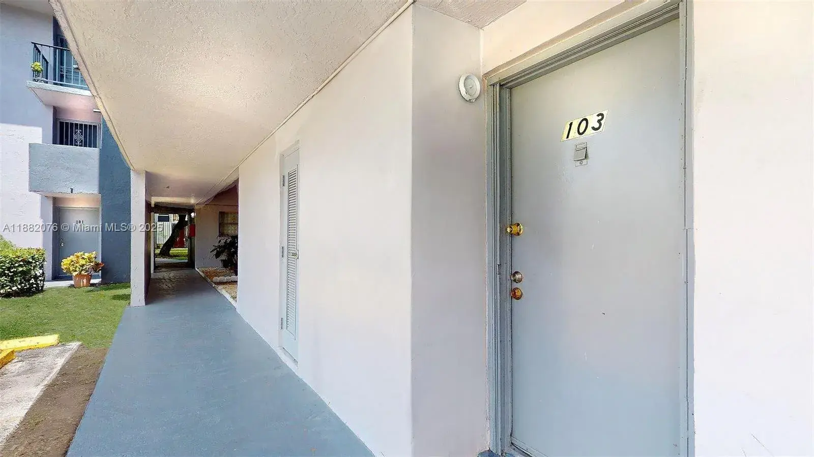 8841 W Flagler St, Miami FL 33174