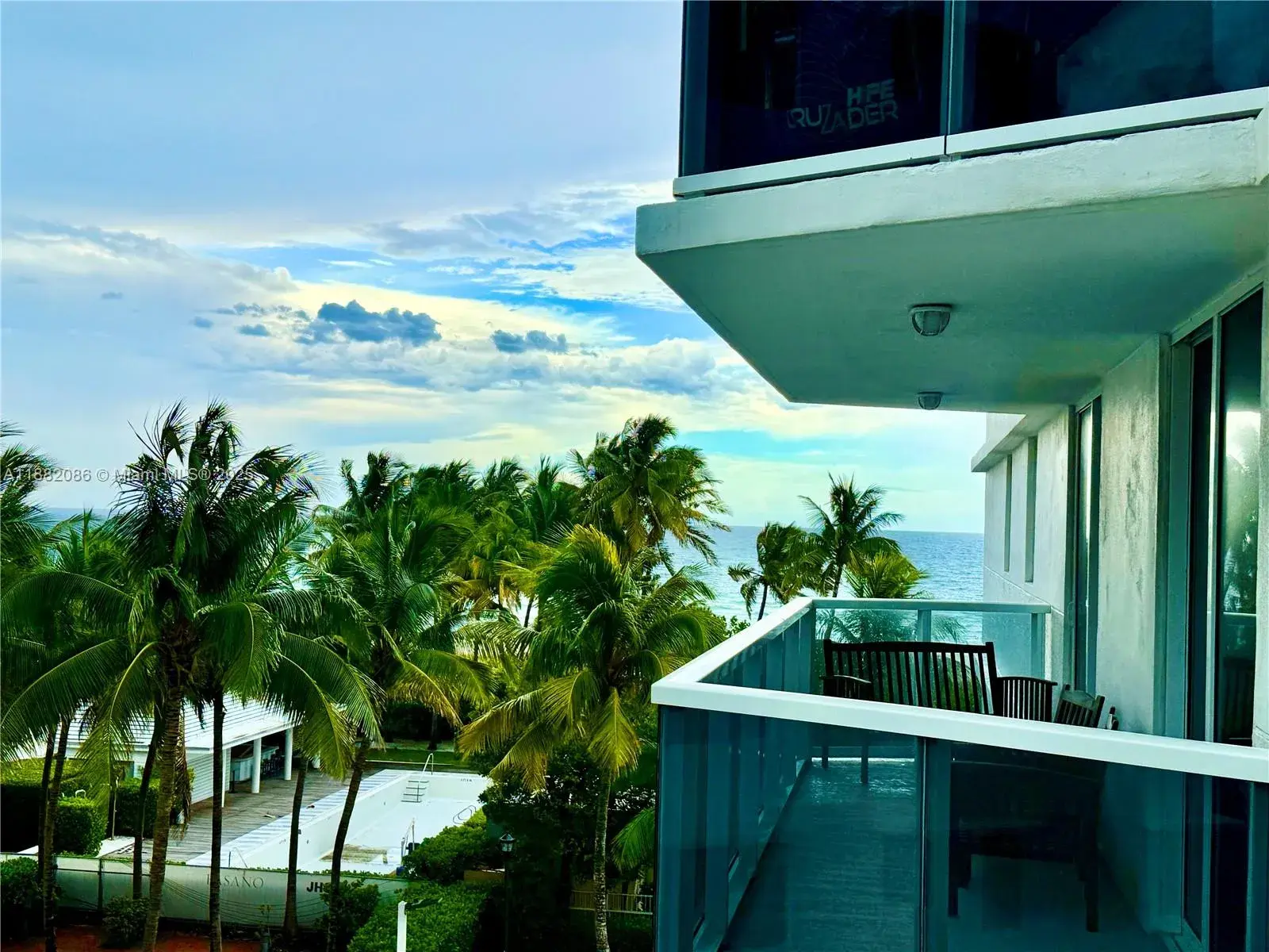 1 bedroom 2 bath Residential for sale at 2401 Collins Ave # 611, Miami Beach FL 33140