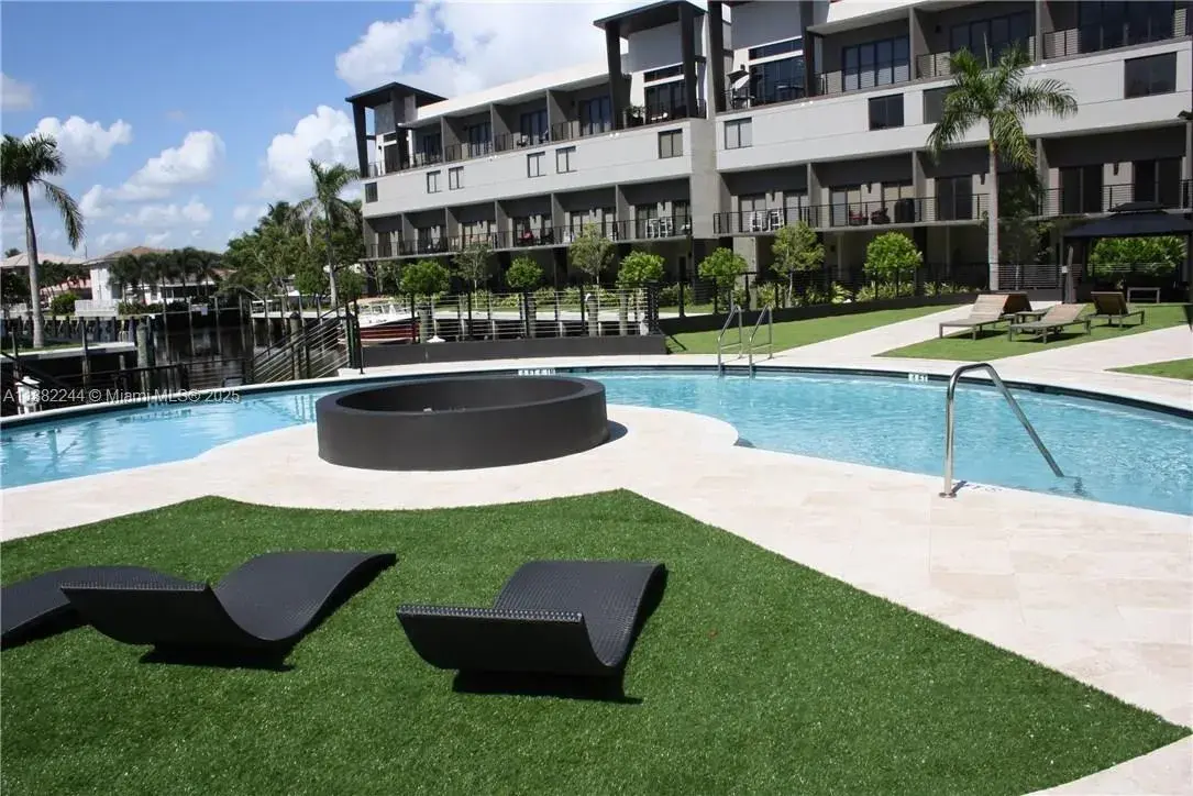 3 bedroom 3 bath Residential for sale at 532 SE 1st Cir # 0, Pompano Beach FL 33060