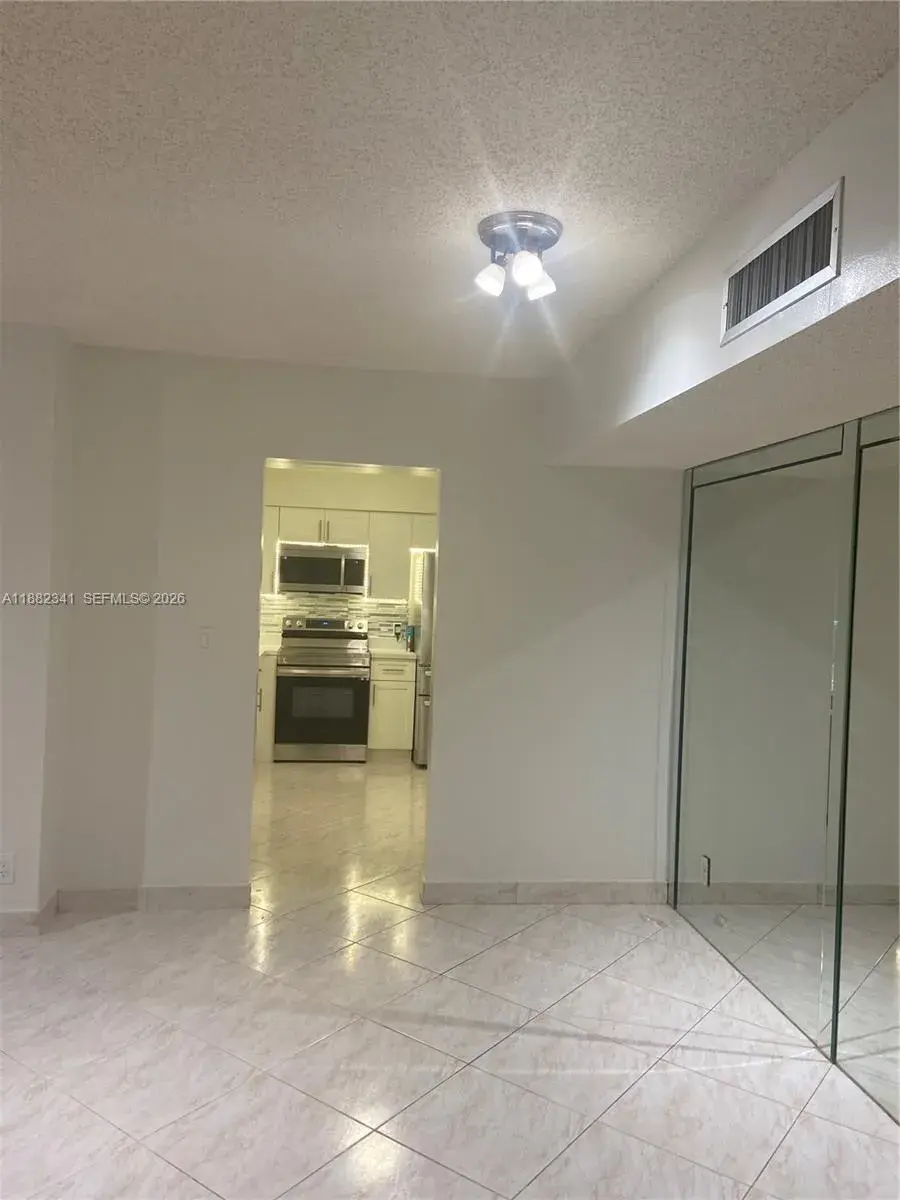 1301 NE 7th St # 106, Hallandale Beach FL 33009