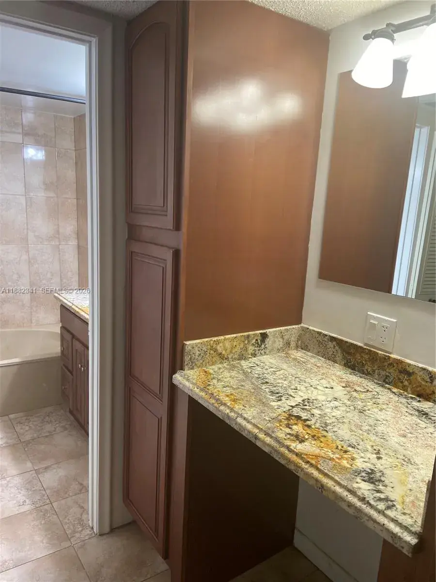 1301 NE 7th St # 106, Hallandale Beach FL 33009