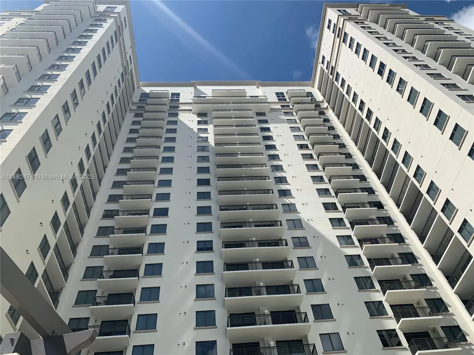 1 bedroom 1 bath Residential for sale at 999 SW 1st Ave # 1703, Miami FL 33130