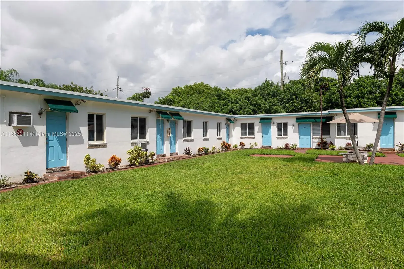 709 NE 2nd Ct # 9, Hallandale Beach FL 33009