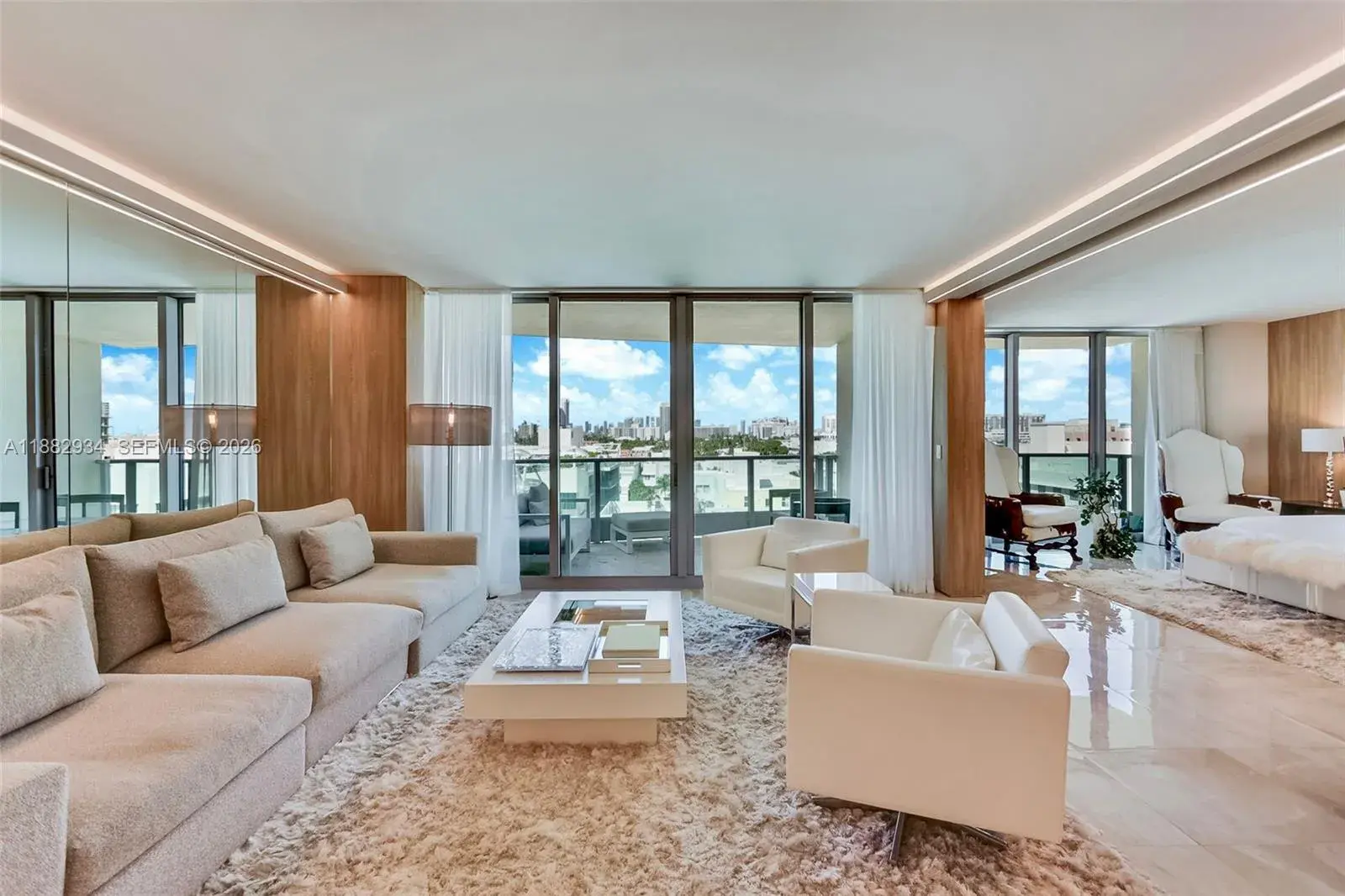 1 bedroom 2 bath Residential for sale at 1455 Ocean Dr # 811, Miami Beach FL 33139
