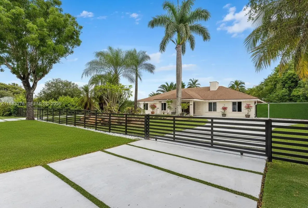 14401 SW 23rd St, Davie FL 33325