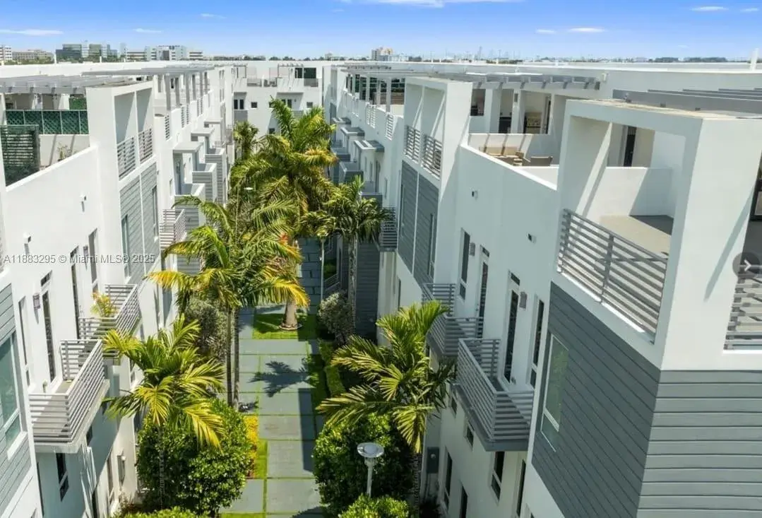 4 bedroom 3 bath Residential for sale at 9133 NW 33rd St, Doral FL 33172