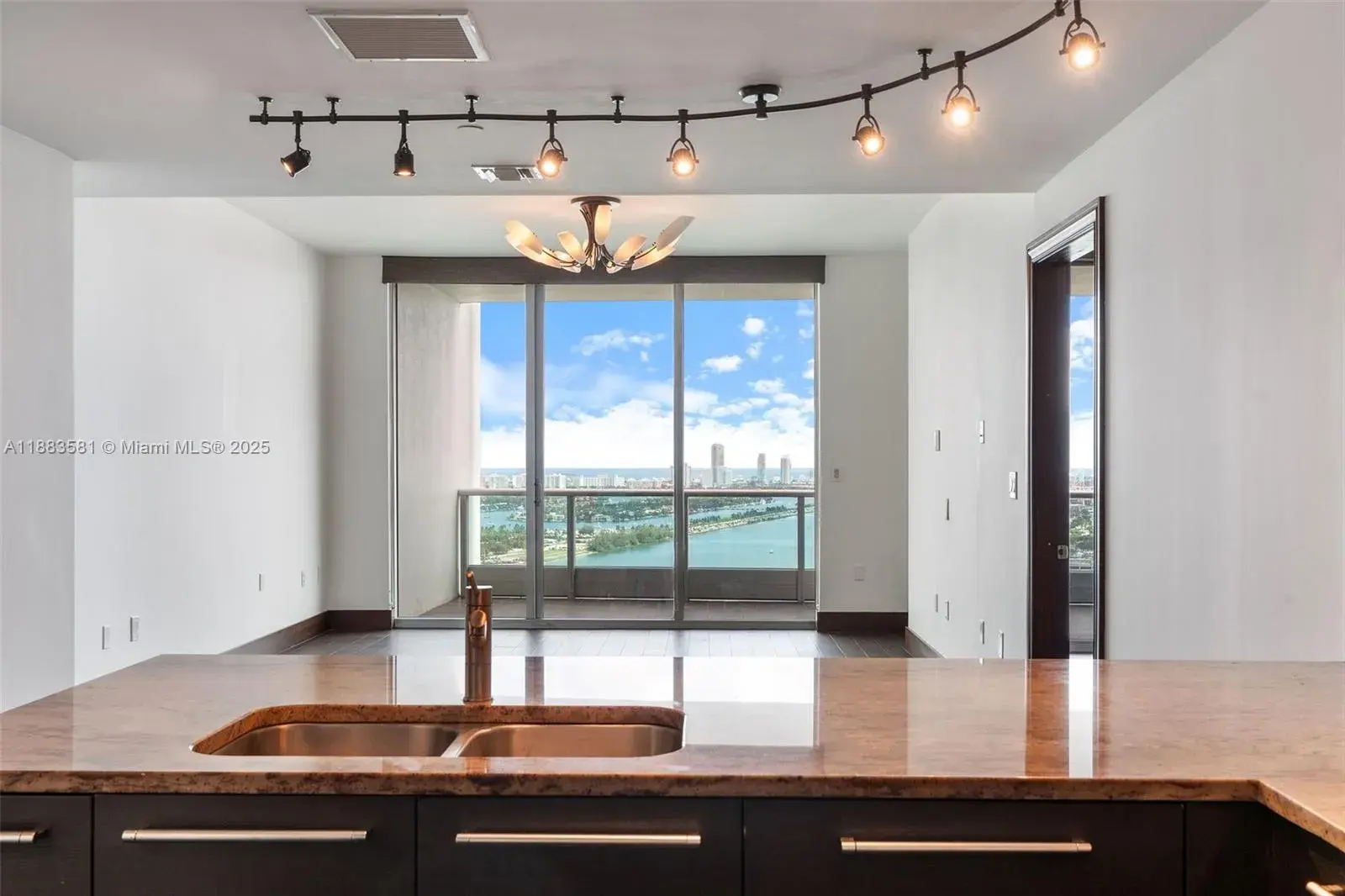 900 Biscayne Blvd # 3502, Miami FL 33132