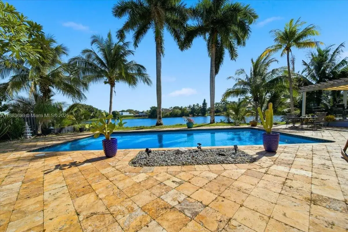 4 bedroom 3 bath Residential for sale at 960 Bayberry Point Dr, Plantation FL 33324
