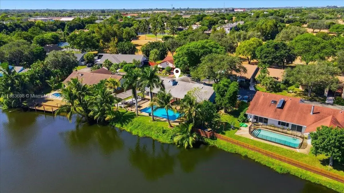 960 Bayberry Point Dr, Plantation FL 33324