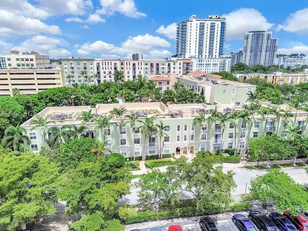 1900 Van Buren St # 320B, Hollywood FL 33020