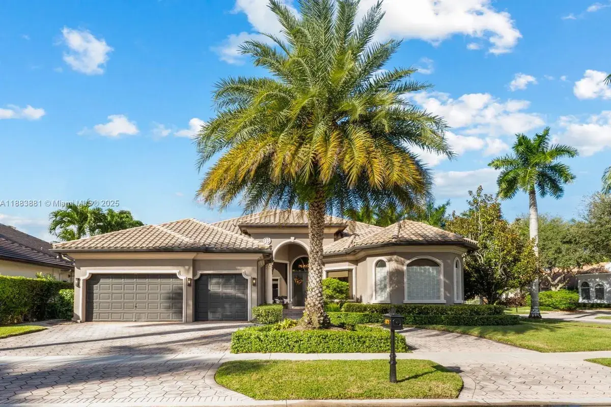 10775 Blue Palm St, Plantation FL 33324