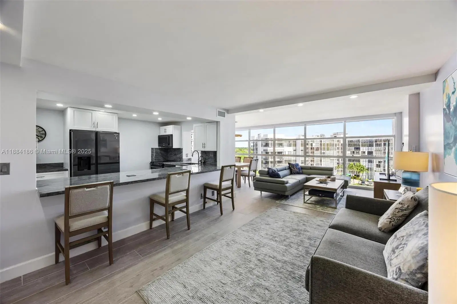 600 Parkview Dr # 815, Hallandale Beach FL 33009