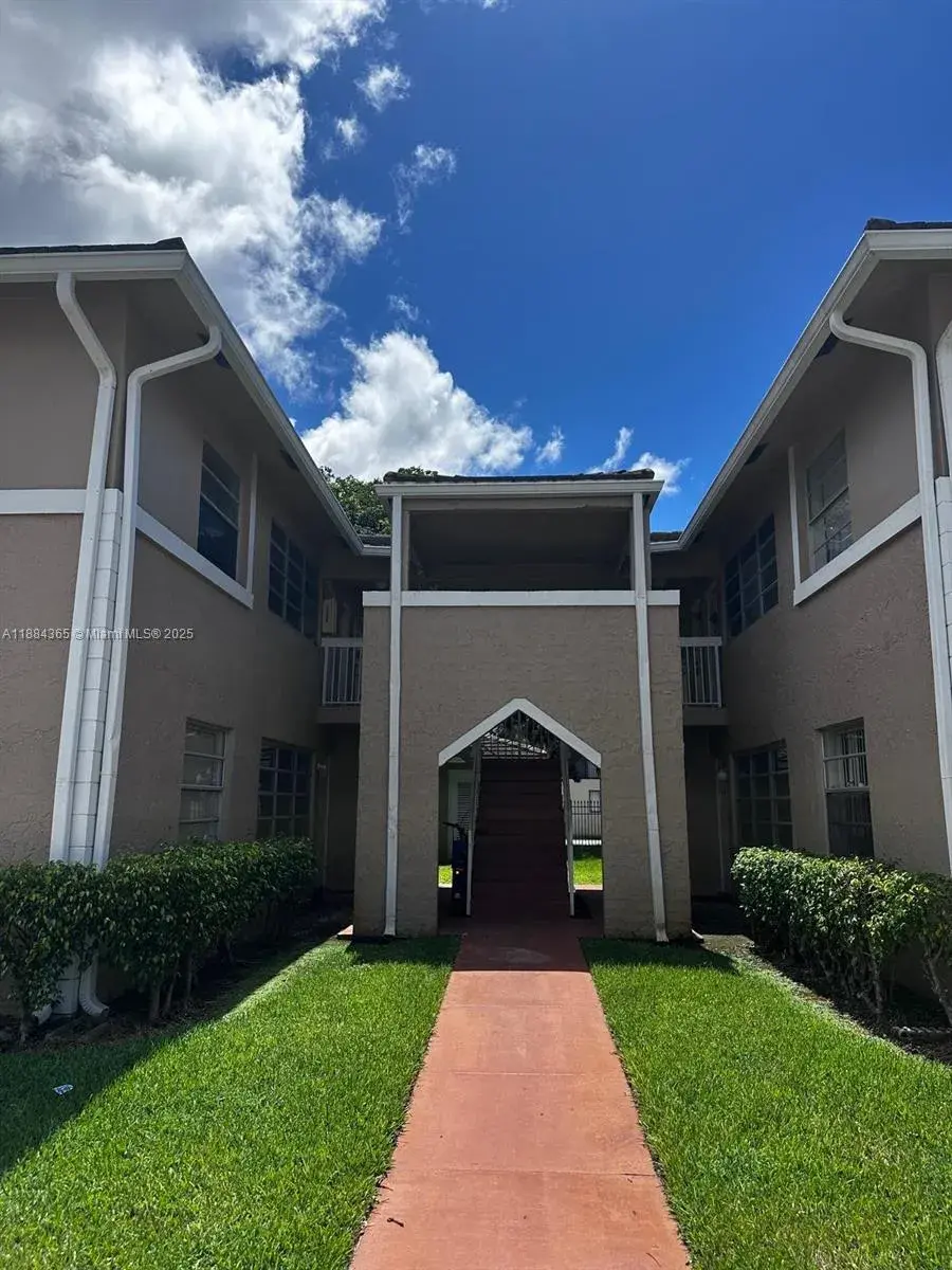 2 bedroom 2 bath Residential Lease for rent at 10124 Twin Lakes Dr # D, Coral Springs FL 33071