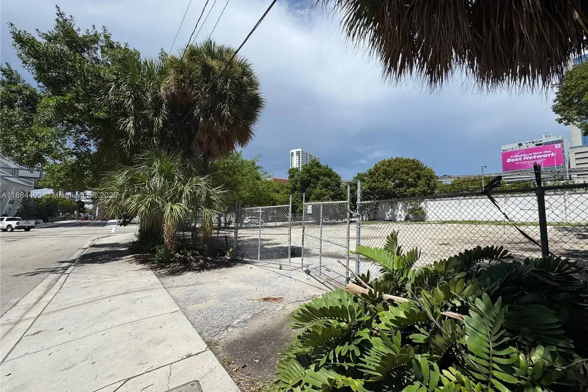 201 SE 2nd Ave, Miami FL 33131