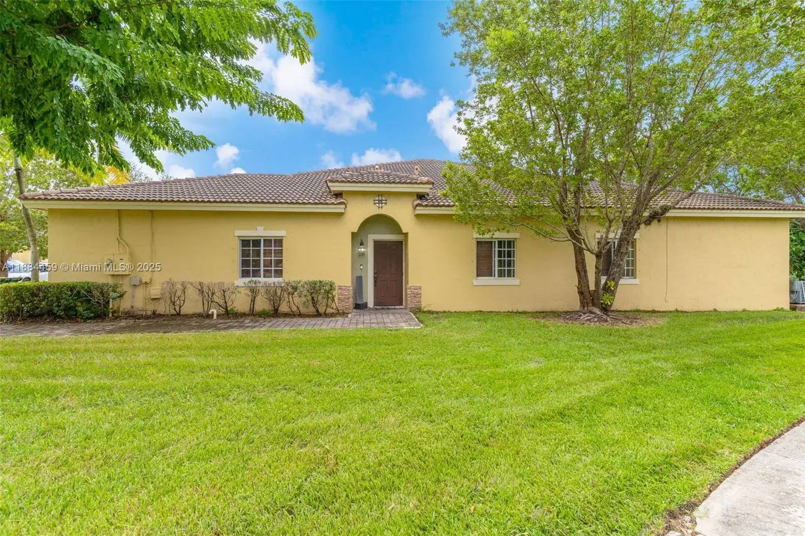 3327 NE 11th Dr, Homestead FL 33033