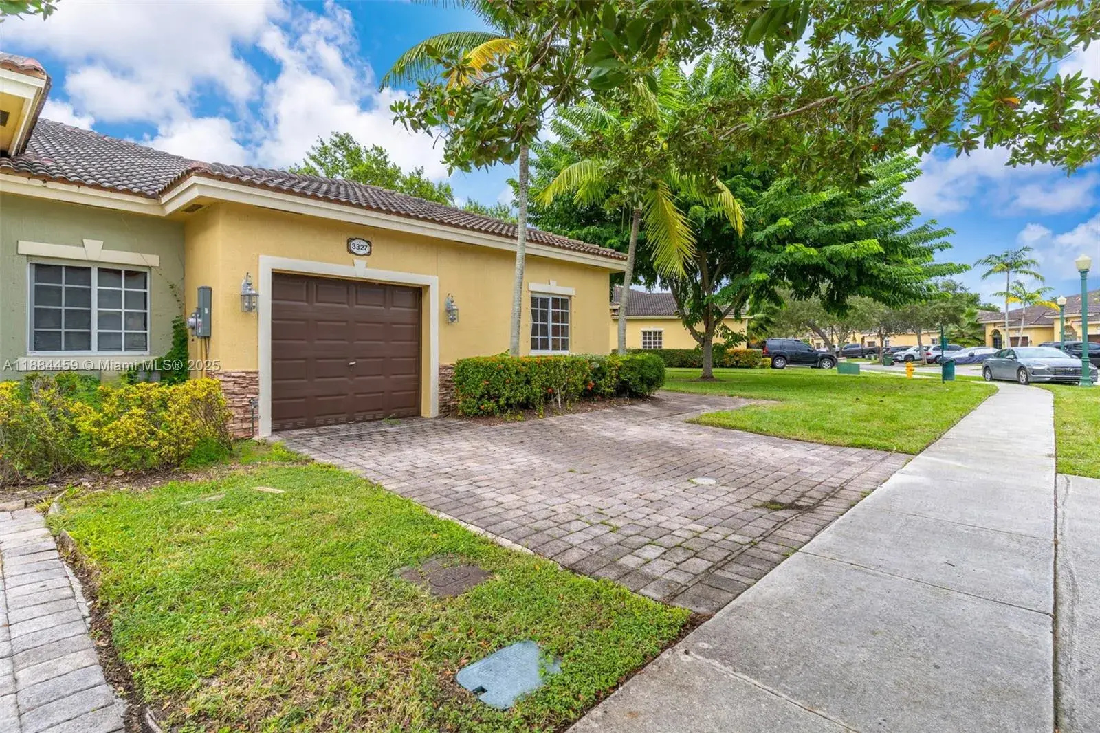 3327 NE 11th Dr, Homestead FL 33033