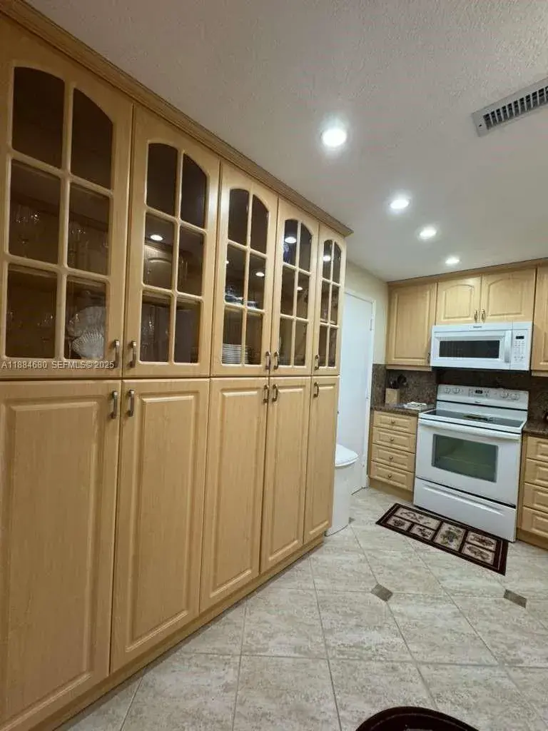 5005 Collins Ave # 714, Miami Beach FL 33140