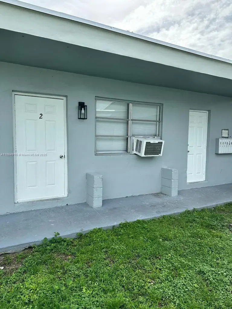 1 bedroom 1 bath Residential Lease for rent at 6025 Polk St # 2, Hollywood FL 33024