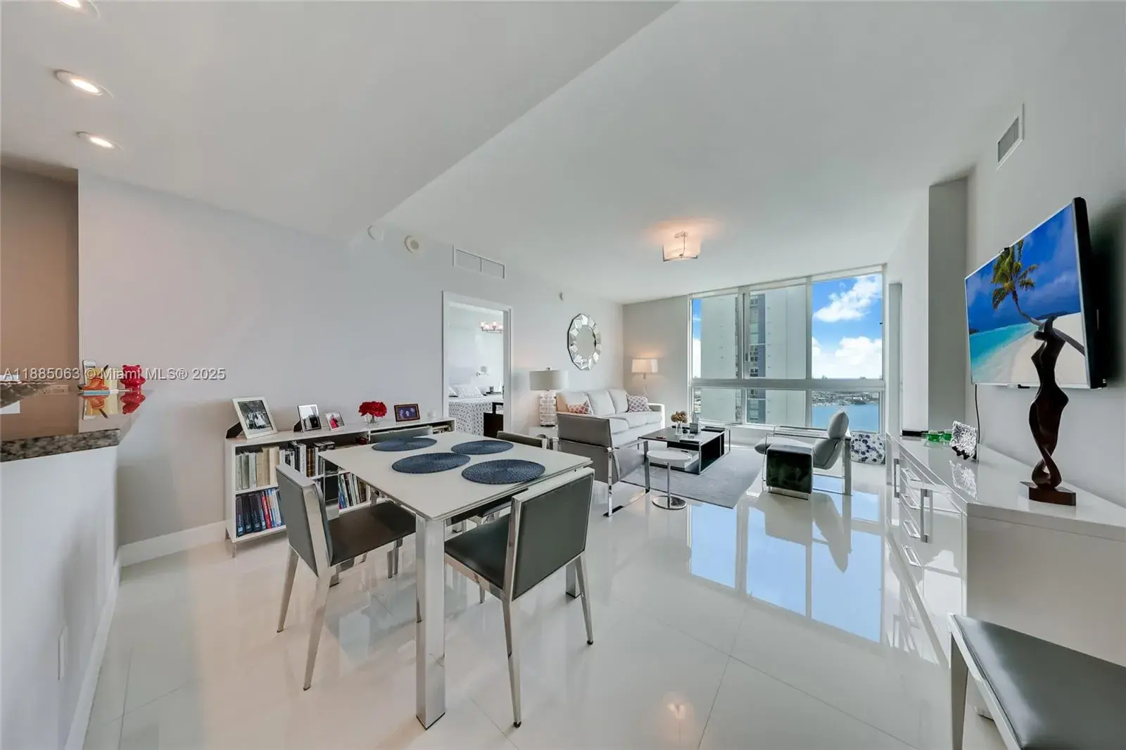 300 S Biscayne Blvd # 3312, Miami FL 33131