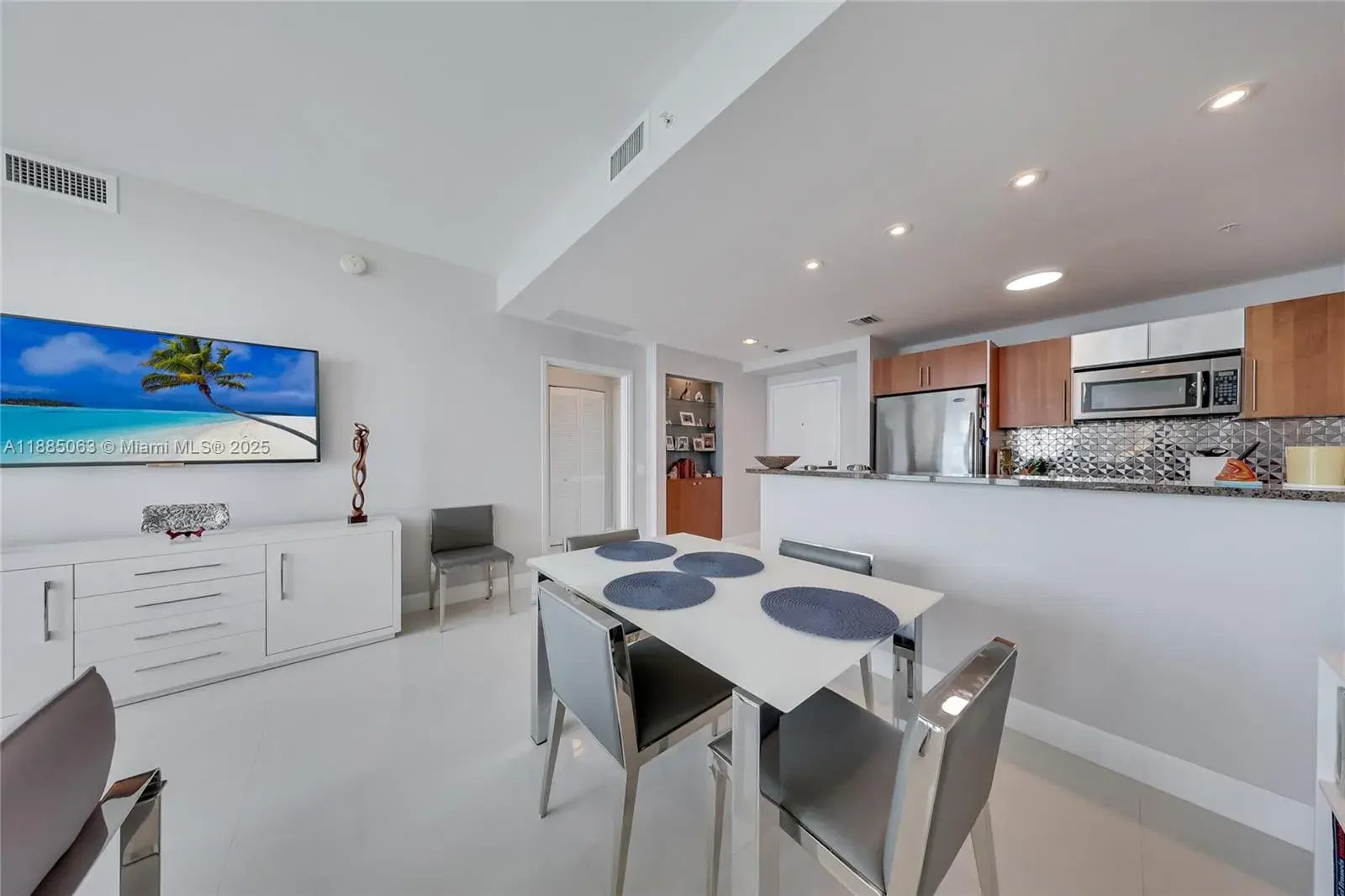 300 S Biscayne Blvd # 3312, Miami FL 33131