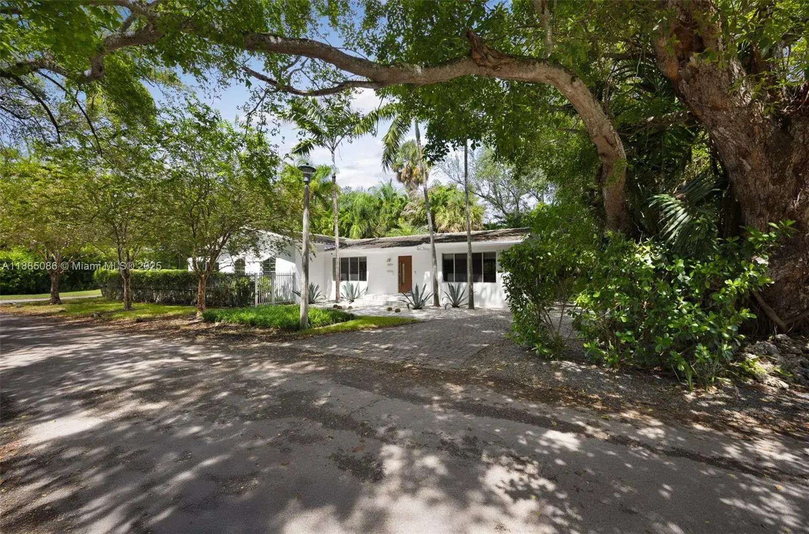 3 bedroom 2 bath Residential Lease for rent at 3894 Main Hwy, Miami FL 33133