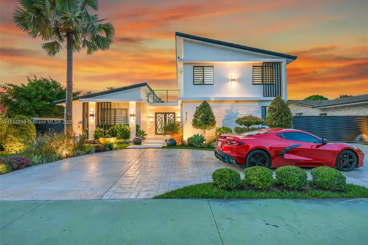 8761 SW 56th St, Miami FL 33165