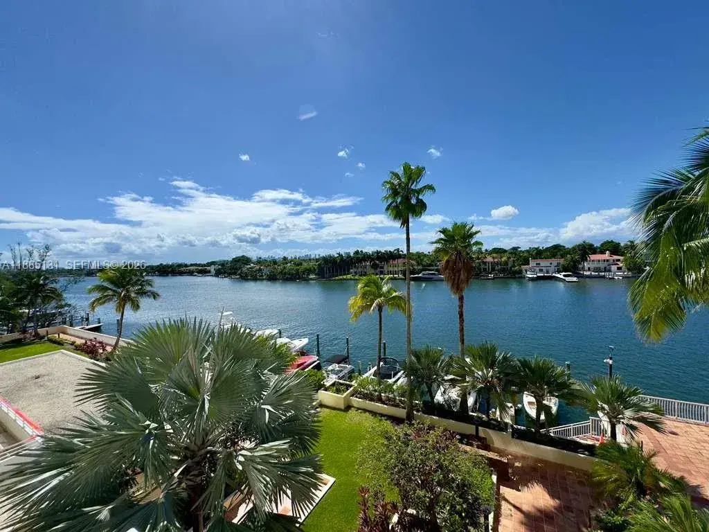 5600 Collins Ave, Miami Beach FL 33140