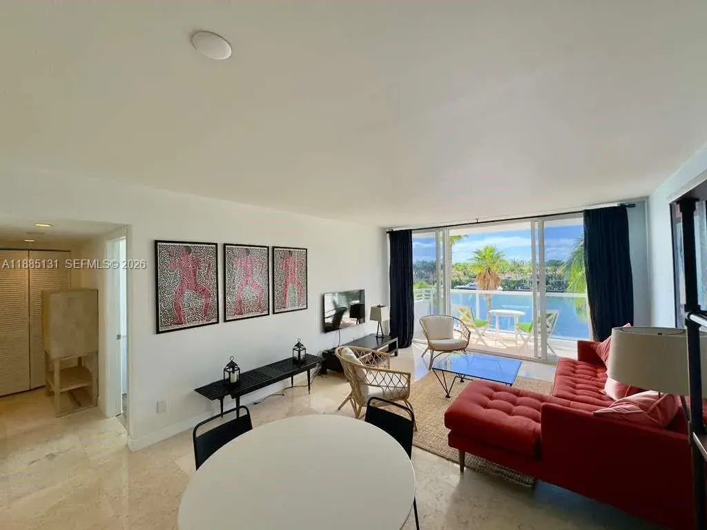 5600 Collins Ave, Miami Beach FL 33140