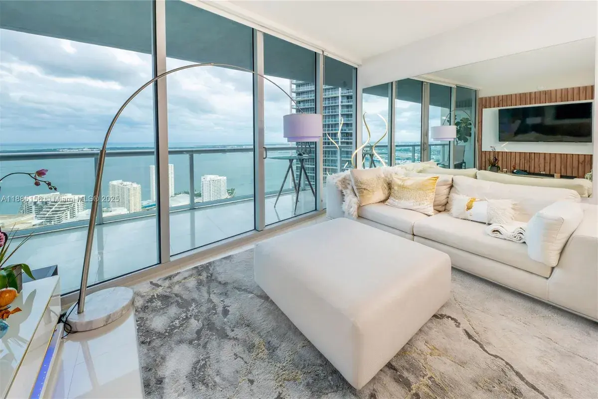 465 Brickell av # 4705, Miami FL 33131
