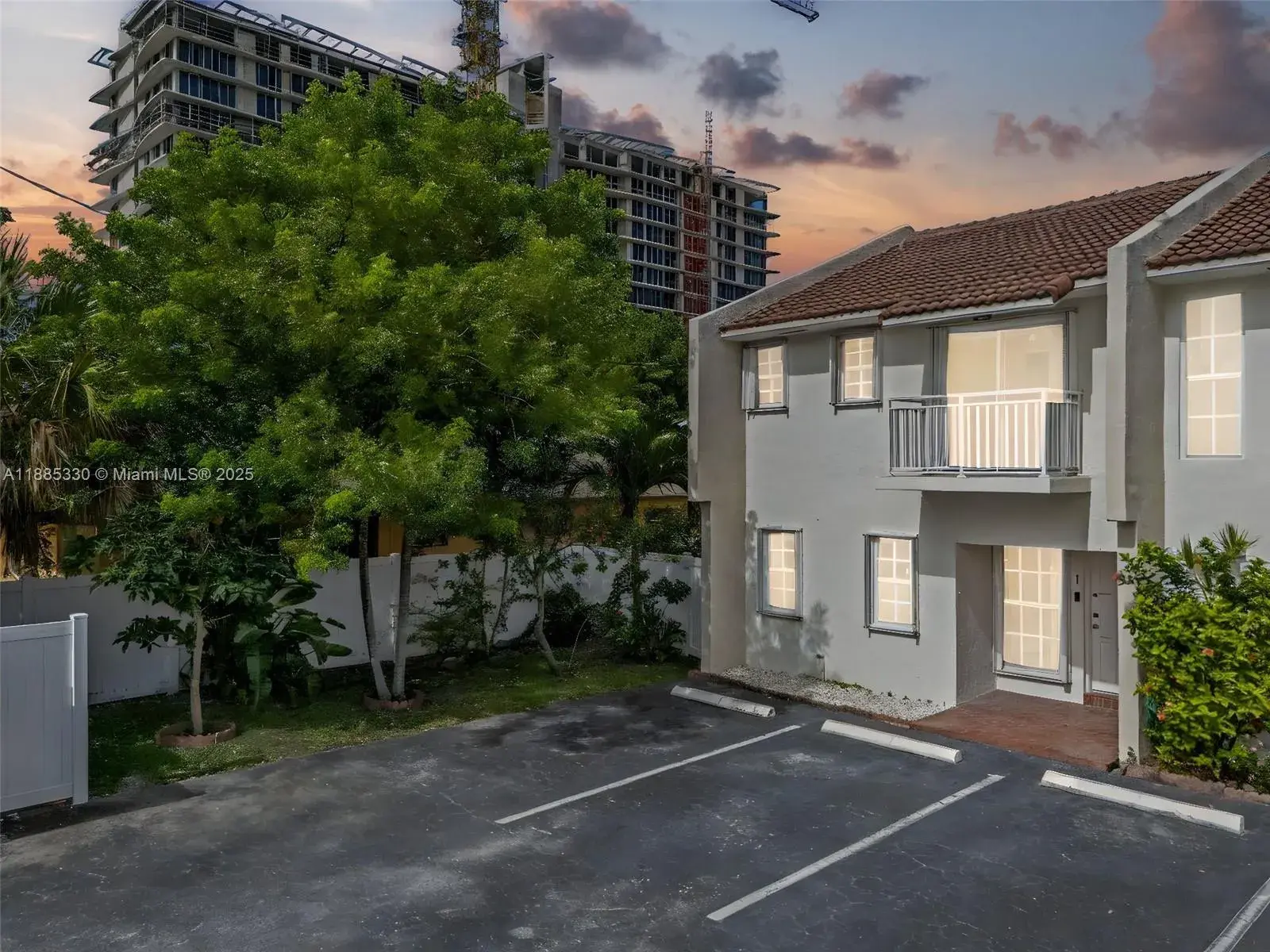 2050 NE 140th St # 1, North Miami Beach FL 33181