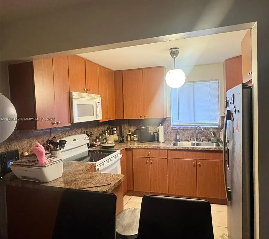 6900 SW 39th St # 106J, Davie FL 33314
