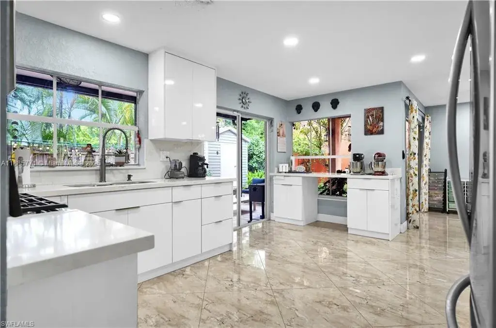 13021 NW 11th Ter, Miami FL 33182