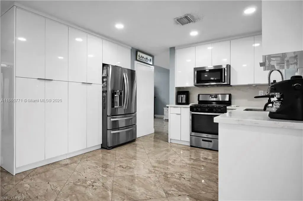 13021 NW 11th Ter, Miami FL 33182