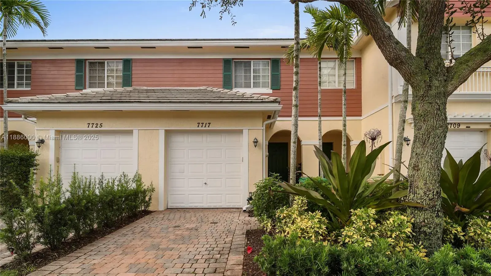 2 bedroom 2 bath Residential for sale at 7717 Paddock Pl, Davie FL 33328
