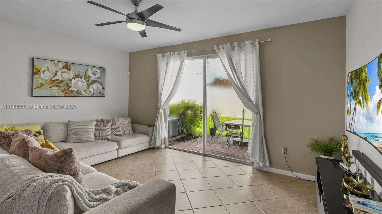 7717 Paddock Pl, Davie FL 33328