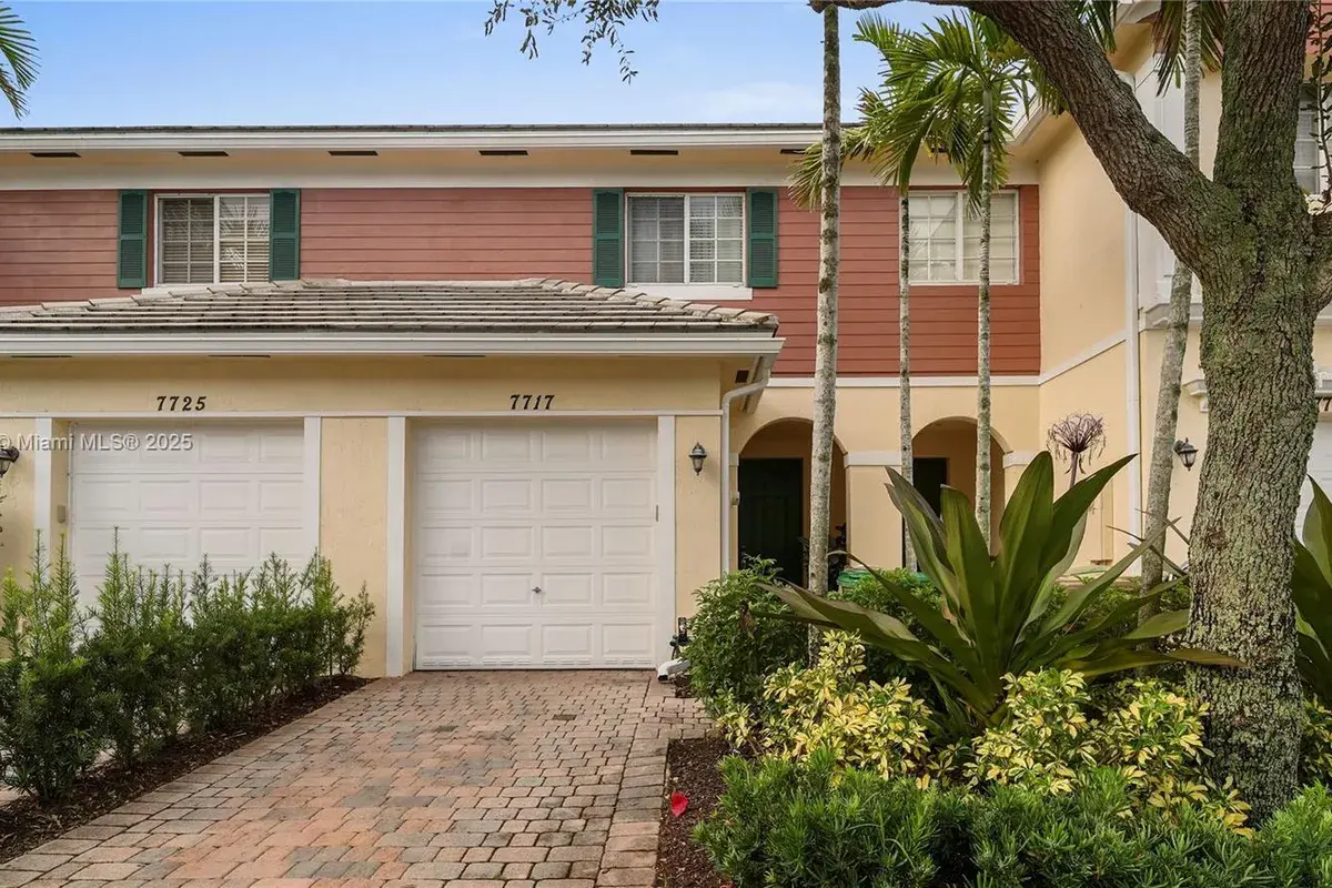 7717 Paddock Pl, Davie FL 33328