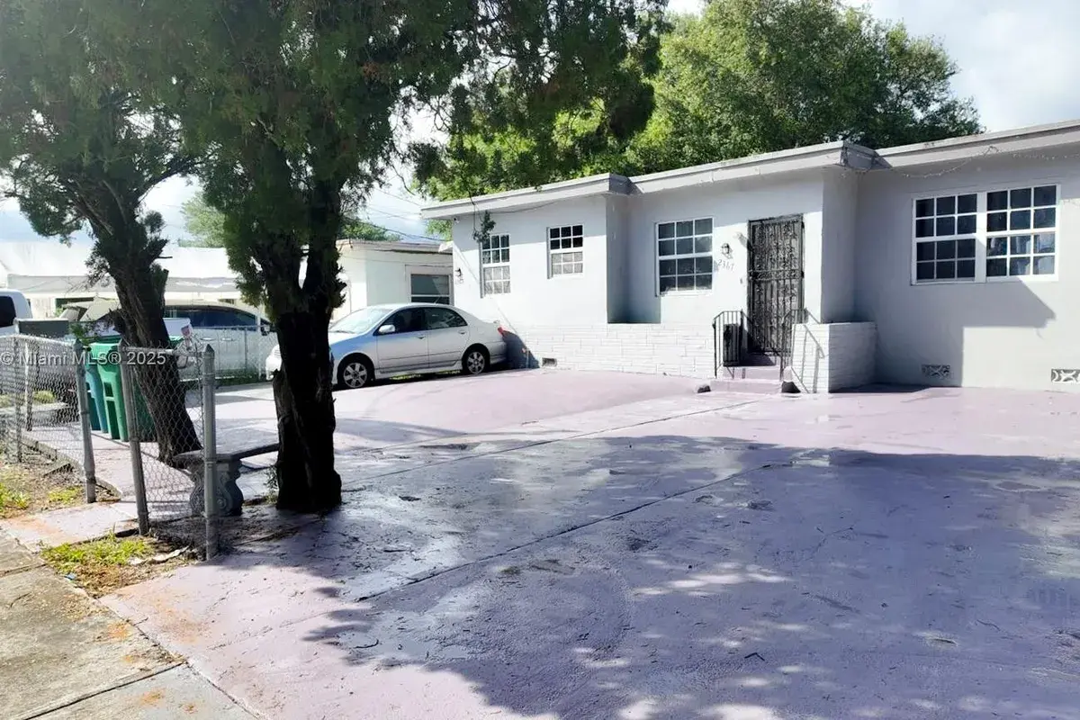 2367 NW 82nd St, Miami FL 33147