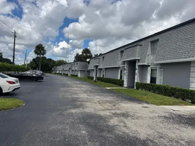 360 NW 69th Ave # 202, Plantation FL 33317